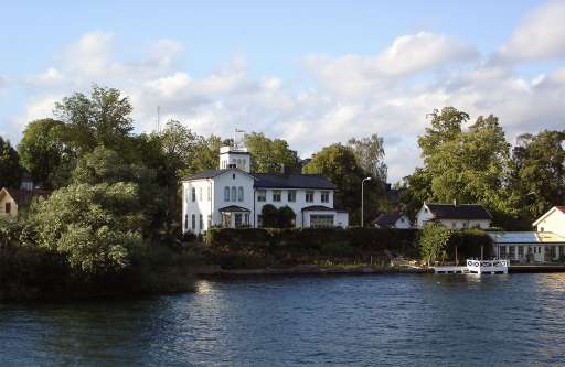 Villa vid Motala kanal